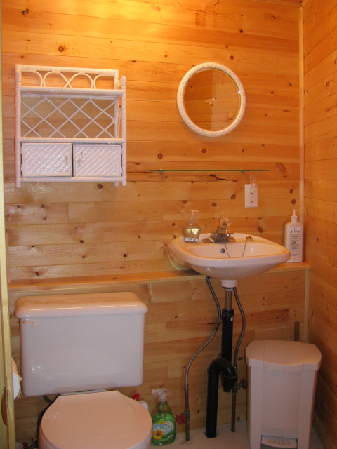 Buck Lake Cottage Rental #3-18 ~2pc bathroom off bedroom